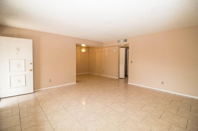 Photo - Amazing home is now available in heart of Glendale/ Utilities included only $1550.00