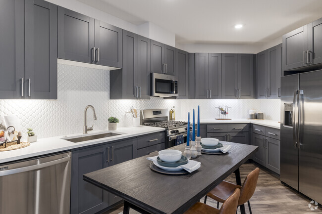 1BR, 1BA - 756SF - Kitchen - The Scottsdale Grand