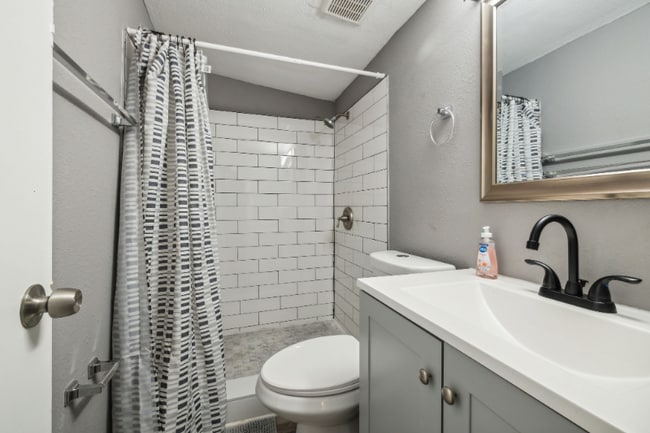 Photo - 1269 Hart St