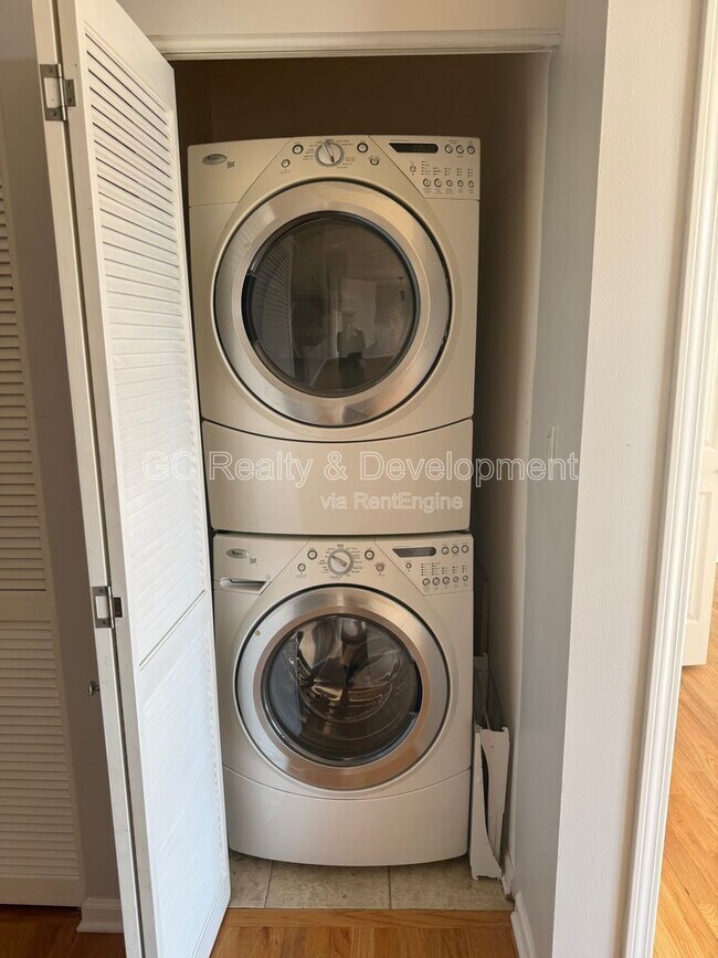 Photo - 2520 S Oakley Ave Unidad 201