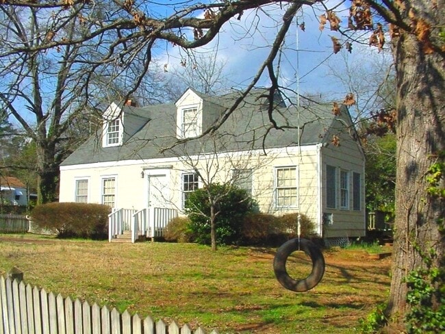 Building Photo - 3 BR, 2 BA House