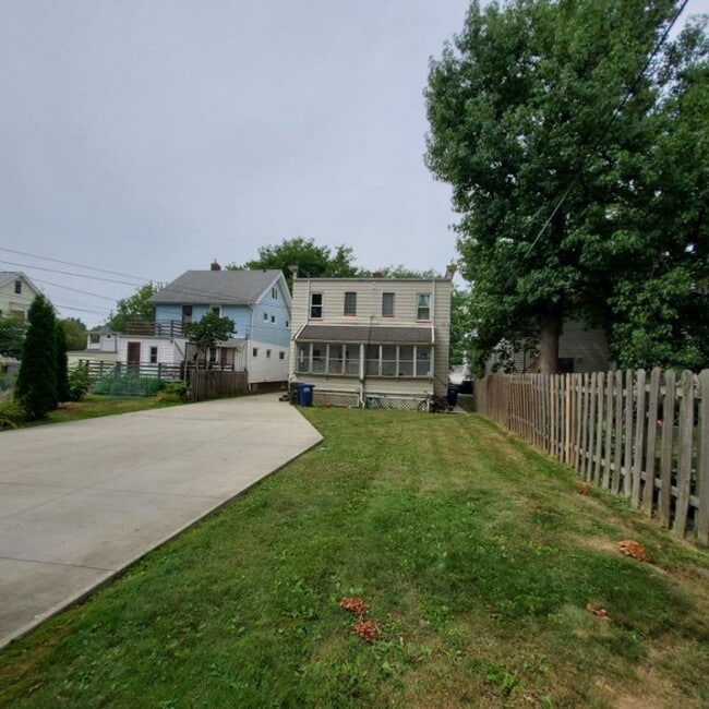Building Photo - 17471-17473 Shaw Avenue, Unit 17473