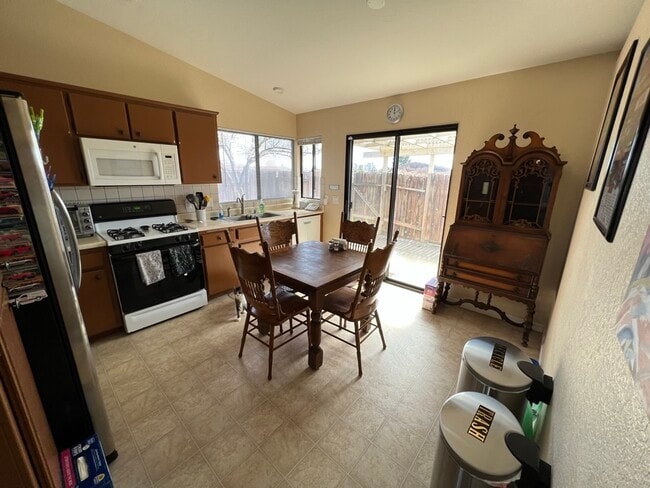 Photo - 212 Oak Meadow Ln