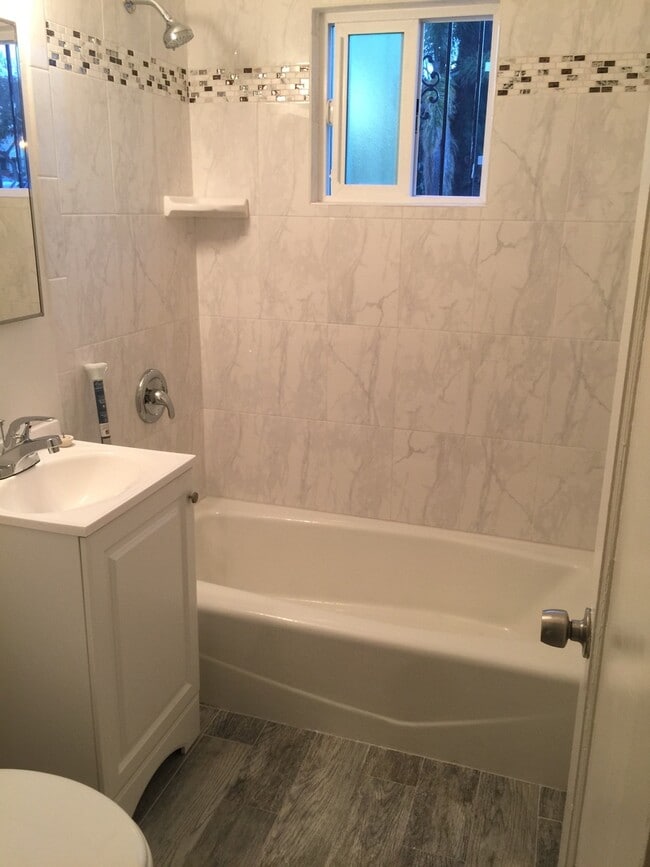 Building Photo - 246 25th St Unit 2491
