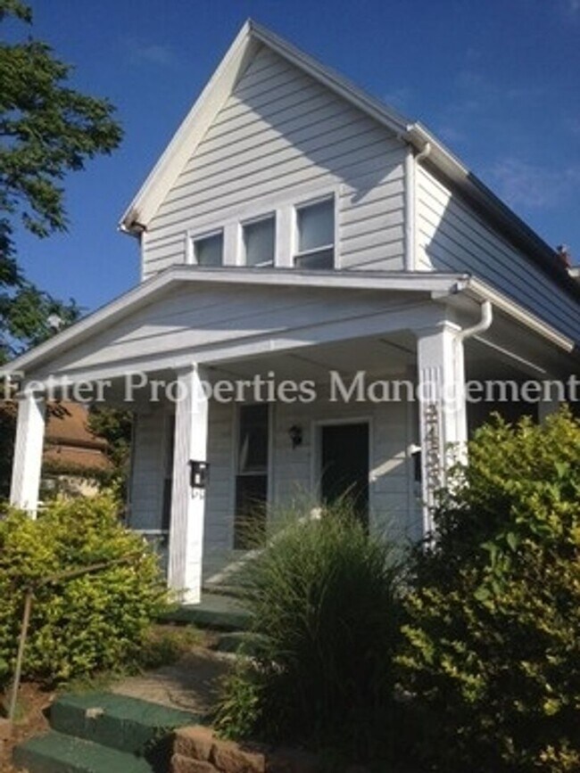 Building Photo - 661 Unit B