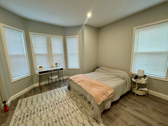 Building Photo - 120 Pitman St Unit 2L