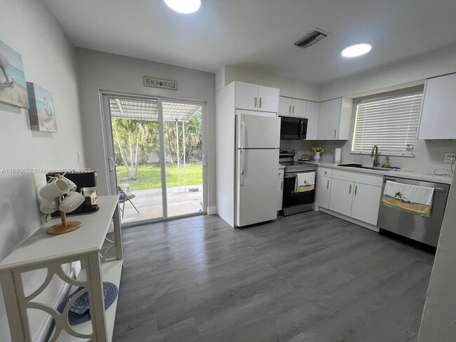 Building Photo - 222 SW 8th St Unit B Rental
