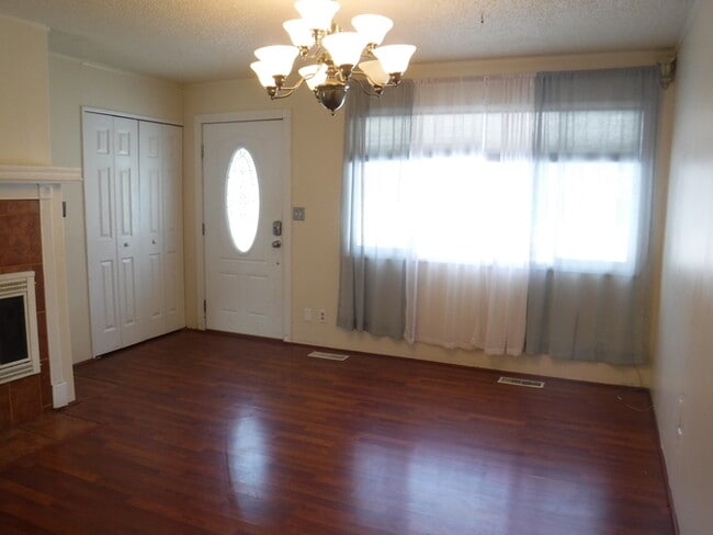 Photo - 556 Montana Ave