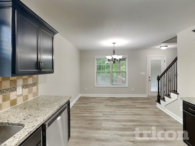 Photo - 727 Cavalier Dr