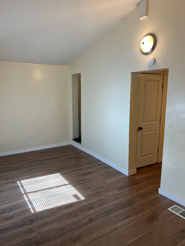 Photo - 705 W 81st St