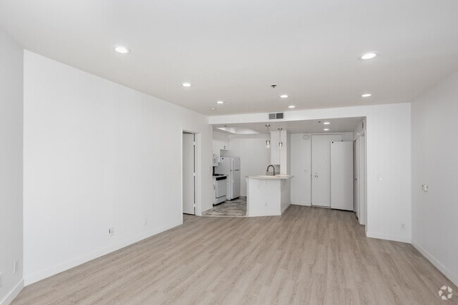 2HAB, 2BA - 1241 ft² - 10600 Wilshire - Short Term Available