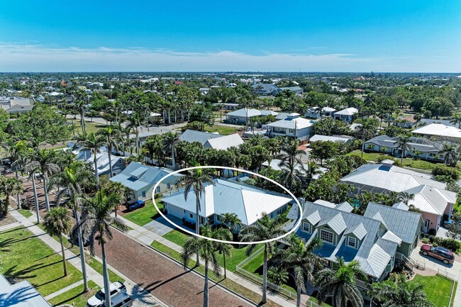 Building Photo - Furnished/Unfurnished ** Annual Rental ** Available 5/1/26 ** 4 Bed/2 Bath Single Family Home ** ...