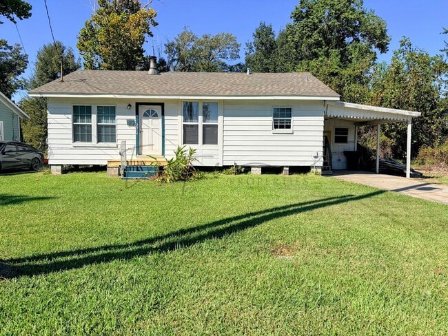 Building Photo - 3-Bedroom Home For Rent in Lake Charles