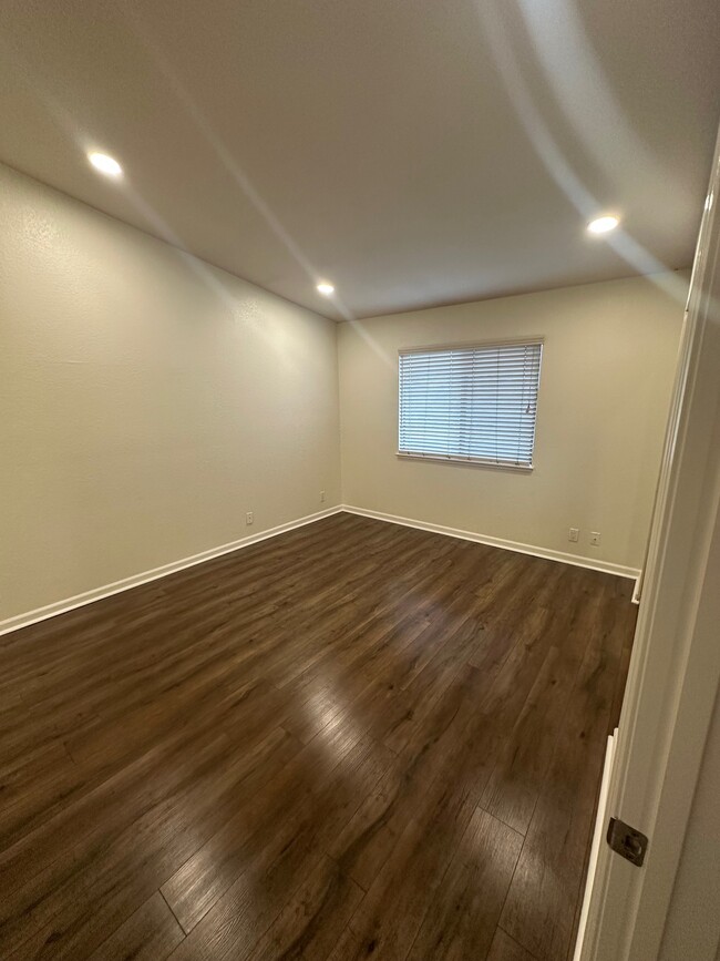 Photo - 415 Tyler Pl