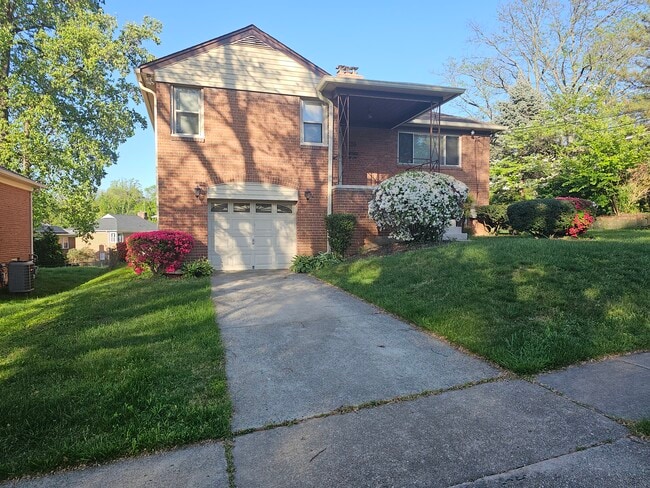 Photo - 9503 Hale Pl