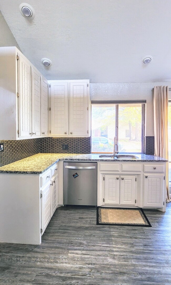 Photo - 1813 Calico Ln