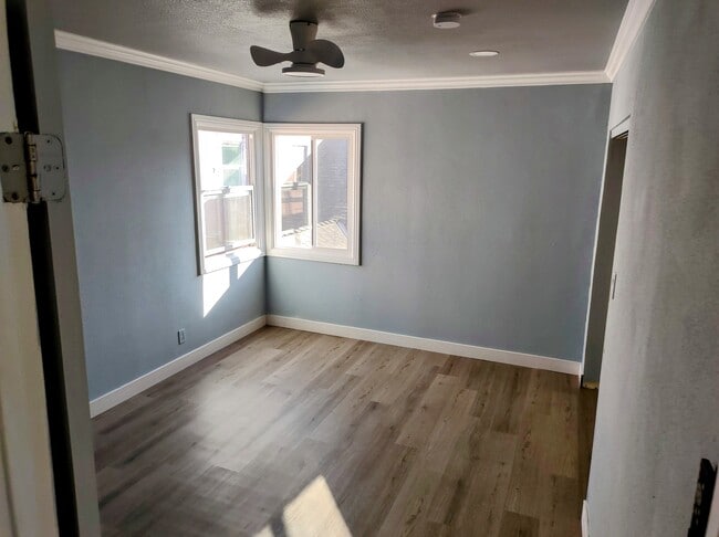 720 W 47th St Unidad Top floor apartment
