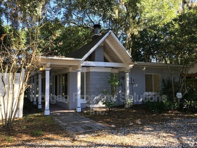 Building Photo - 1223 Poinsettia Ave Rental