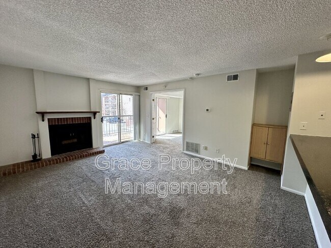 Photo - 4899 S Dudley St Unidad 15-D