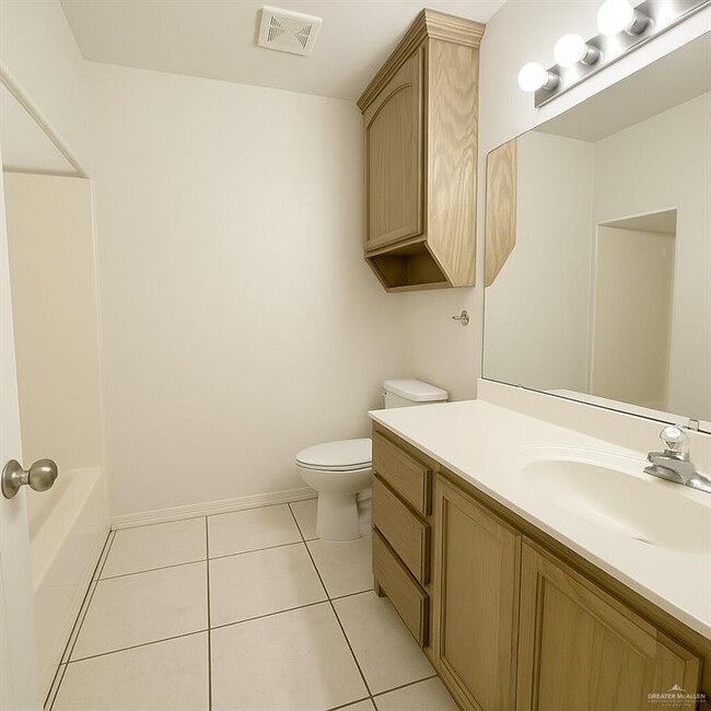 Photo - 6 Hackberry Ave Unit 2