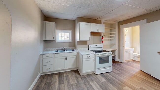 Photo - 33 Westminster Ave Unit Lower