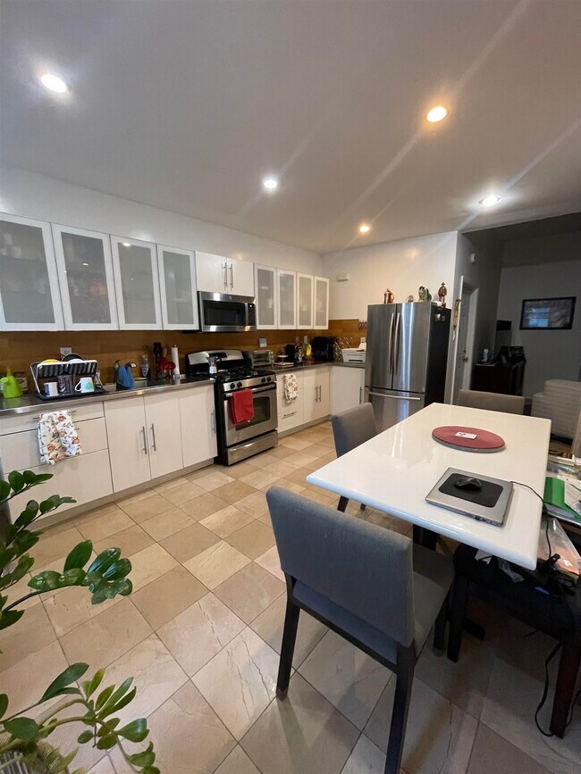 Photo - 265-267 Cambridge Ave Unidad 1