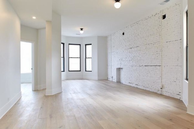 Building Photo - 4 bedroom in CHICAGO IL 60607 Unit 3N Rental