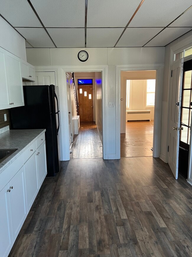 Photo - 122 N Main St