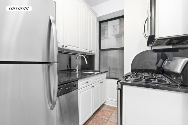 Photo - 63 W 107th St