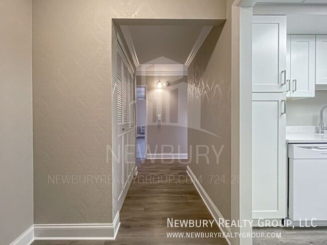 Photo - 530 N Main St