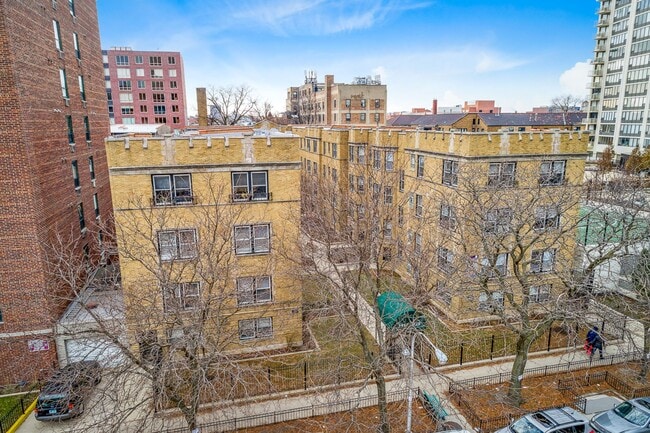 3912-28 N. Pine Grove