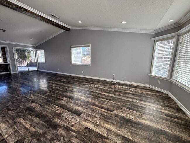 Photo - 870 Centaur Ave