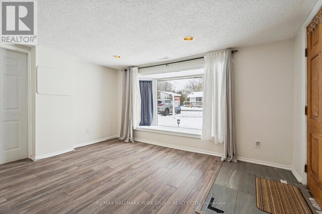 Photo - 351 Winnifred Dr