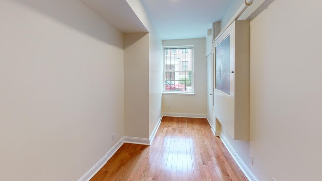 Building Photo - 123 Sutherland Rd Rental
