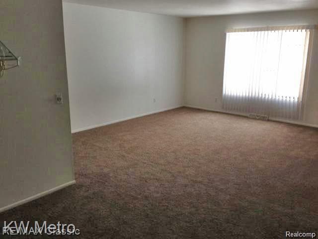 Photo - 2049 Duck Lake Rd N