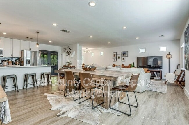 Photo - 748 Wales Way