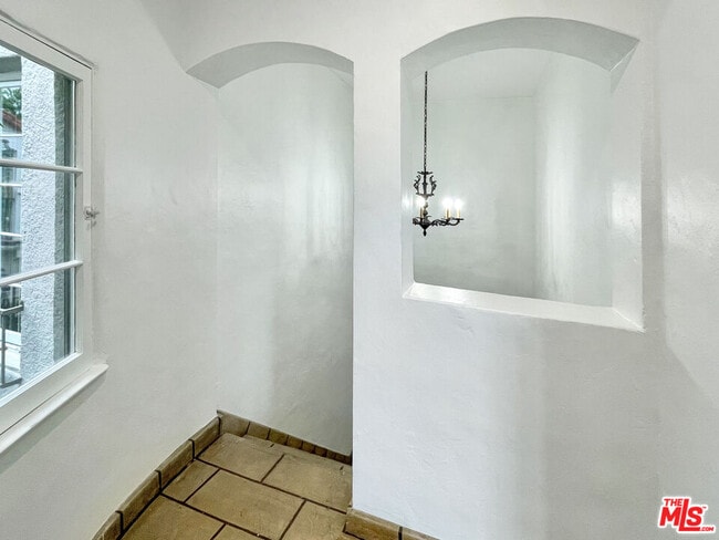 Photo - 124 N Mansfield Ave