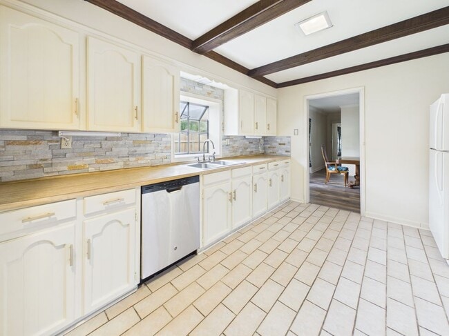 100 Oak Coulee Dr