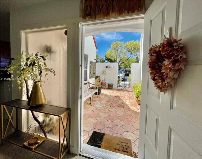 20907 Leeward Ct Townhome Townhome Rental in Miami FL