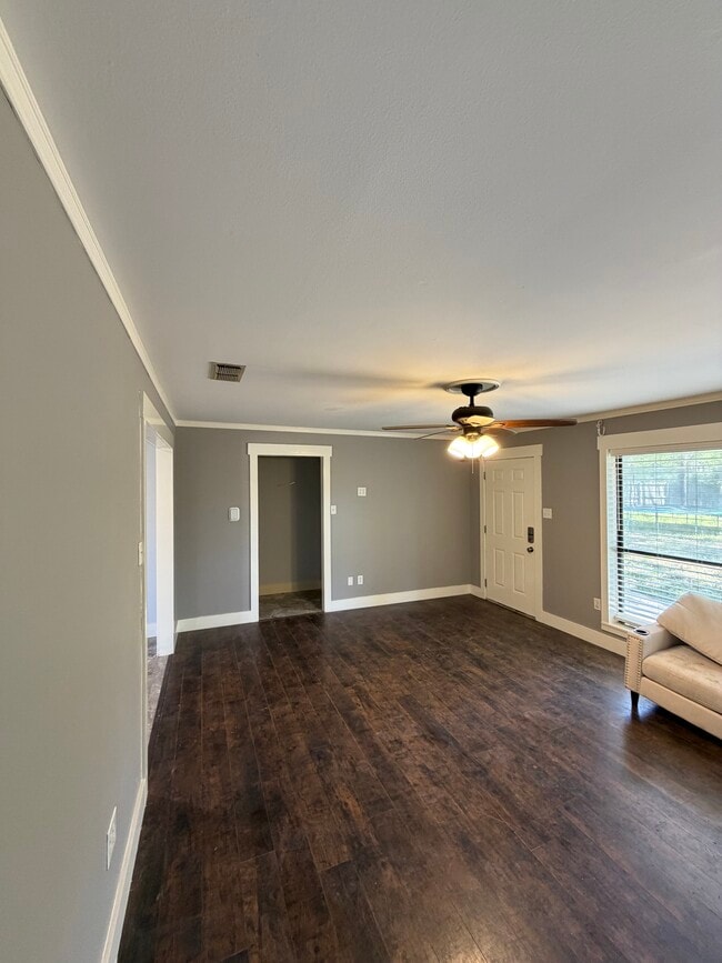 Photo - 200 Cowles St