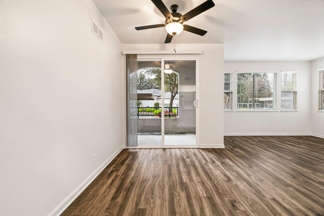 Sterling Oaks Luxury Apartments