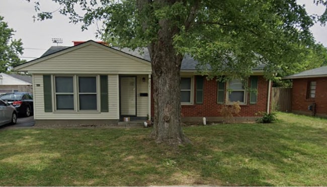 Building Photo - Updated 3 bedroom home located off Bardstown Rd!