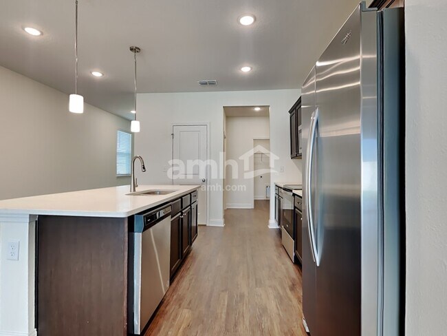 Photo - 551 Onate Cir