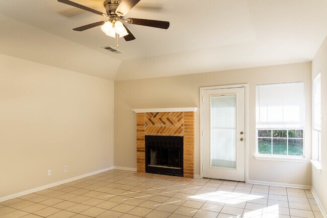 Photo - 2402 Lazy Ridge Dr