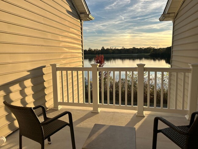 Beautiful Lakefront Home in Coastal Virginia - Beautiful Lakefront Home in Coastal Virginia