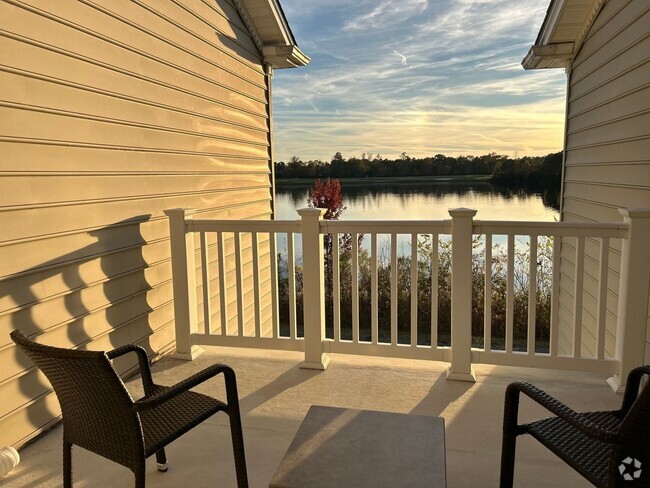 Building Photo - Beautiful Lakefront Home in Coastal Virginia