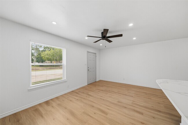 Photo - 1405 Shadowdale Dr Unit 23