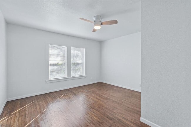 Photo - 105 Riverside Dr