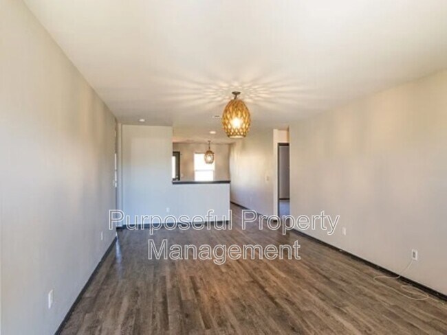 Photo - 1425 Sandstone Dr