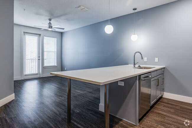 2 BR , 2 BA - 1,067SF